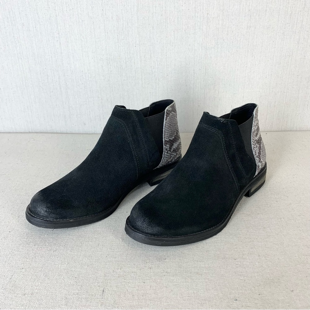 Clarks~Women’s ‘Demi Beat’ Black Suede/Faux Snakeskin Slip-On Ankle Boot~Sz 7.5 - Picture 2 of 14
